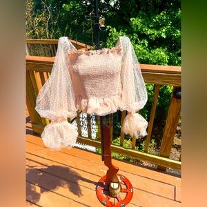 Ballerina vibes. Barbie vibes💖
NWT blouse Fashion nova!